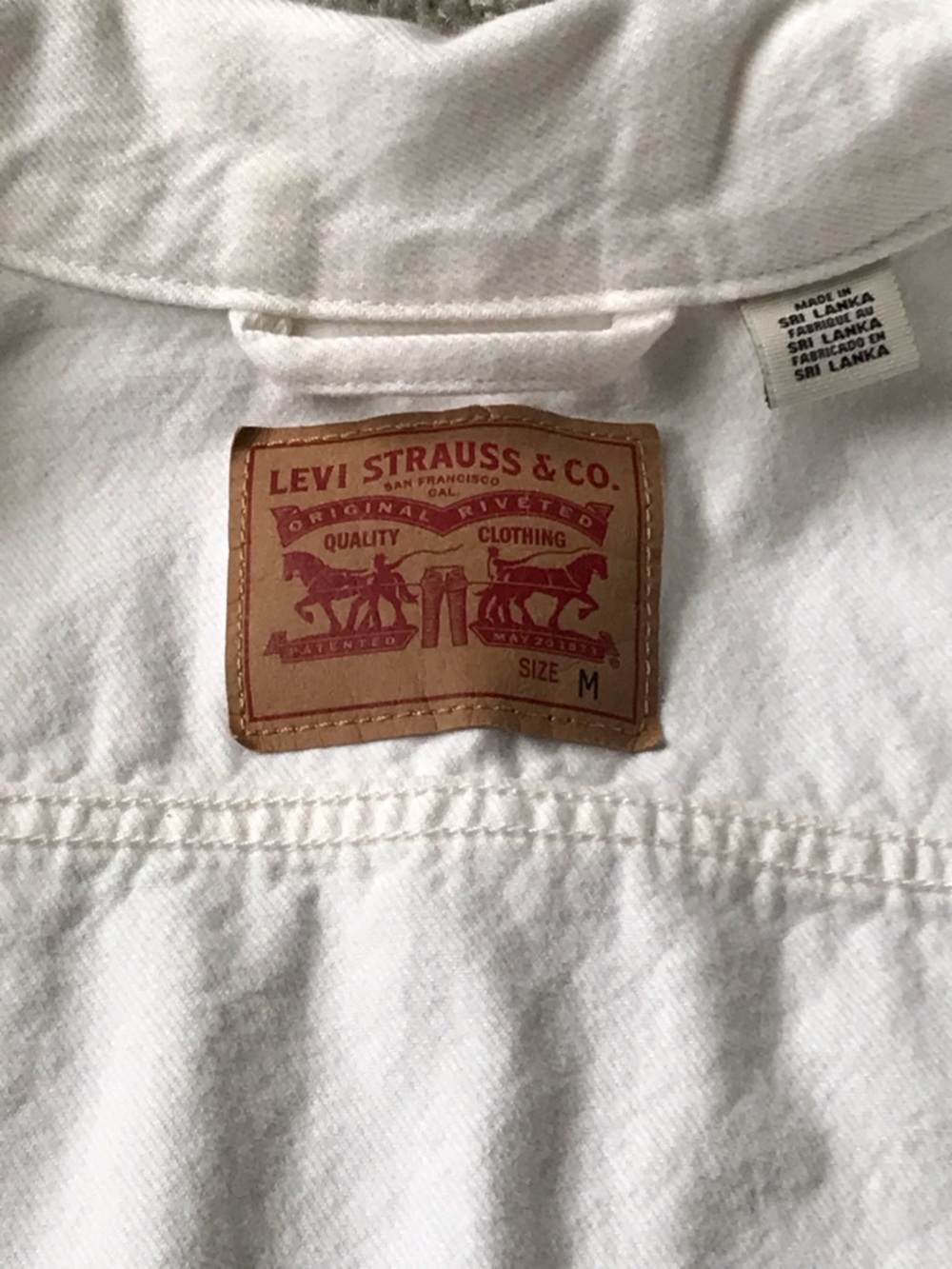 Preowned Levis white denim jean trucker jacket - medium - Picture 5 of 9